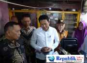 Bupati Sidoarjo Sidak RTLH di Kureksari, Pastikan Perbaikan Rumah dan Salurkan Bantuan Kursi Roda