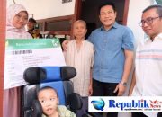 Bupati Sidoarjo Sidak RTLH dan Serahkan Bantuan Kursi Roda untuk Warga di Kecamatan Taman