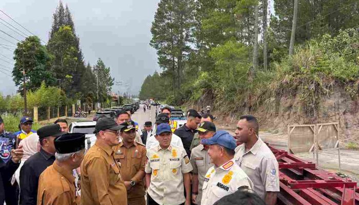 Mendagri dan Wagub Aceh Tinjau Infrastruktur Rusak, Salurkan Bantuan untuk Korban Bencana