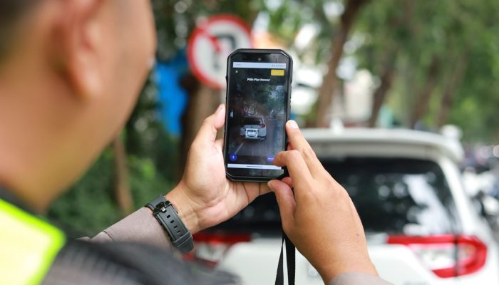 Tingkatkan Kedisiplinan di Jalan, Satlantas Polres Gresik Resmi Operasikan ETLE Handheld