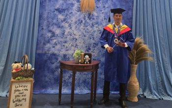 Wisuda Unitomo 2026: Arri Prasetiyawan Pratama Resmi Sandang Gelar Sarjana Hukum