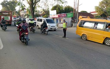 Gelar Strong Point, Sat Lantas Polres Lampung Utara Bantu Kelancaran Lalu Lintas Pagi Hari