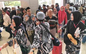 Pelepasan Jamaah Haji Plus Jawa Timur di Bandara Juanda, Penuh Haru dan Doa