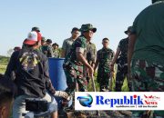 Danrem Tinjau TMMD, Turun Langsung Ajarkan Cara Membuat Adonan di Slempit