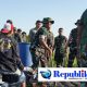 Danrem Tinjau TMMD, Turun Langsung Ajarkan Cara Membuat Adonan di Slempit