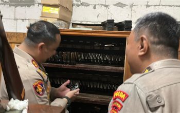 Polres Gresik Bersama Polda Jatim Periksa dan Tertibkan Senjata Api Organik Anggota