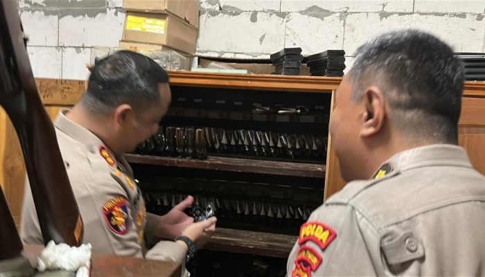 Polres Gresik Bersama Polda Jatim Periksa dan Tertibkan Senjata Api Organik Anggota