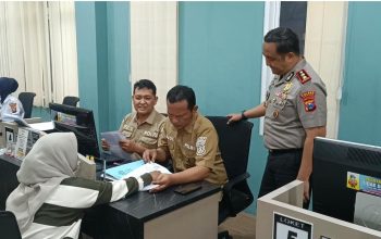 Pastikan Warga Terlayani Optimal, Kapolres Gresik Pantau SKCK hingga Layanan 110