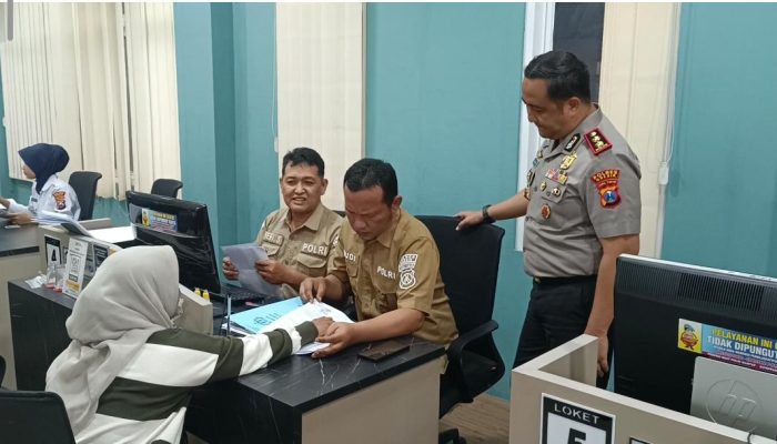 Pastikan Warga Terlayani Optimal, Kapolres Gresik Pantau SKCK hingga Layanan 110