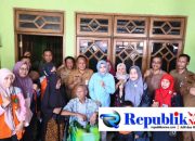 Wabup Sidoarjo Turun Langsung Serahkan Bantuan Kursi Roda kepada Warga