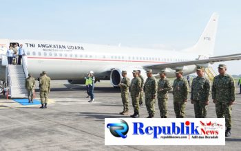 Foto : Danrem 084/BJ , Brigjen TNI Kohir menyambut kedatangan Panglima TNI beserta para kepala staf Angkatan di Base OPS Lanudal Juanda, Sidoarjo.