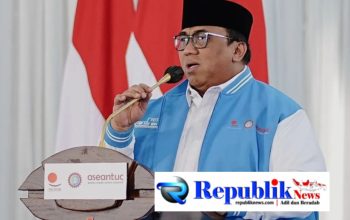 Foto : Presiden Konfederasi Serikat Pekerja Pekerja Seluruh Indonesia,Andi Gani Nena Wes ketika bicara di depan awak media.