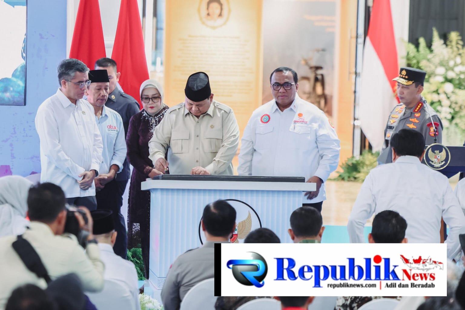 Foto : Presiden Prabowo meresmikan museum Marsinah dan rumah singgah di Nganjuk .