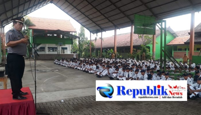 Menanamkan Kesadaran Generasi Muda, Satbinmas Polres pasuruan Lakukan Pembinaan Humanis di SMPN 1 Gempol
