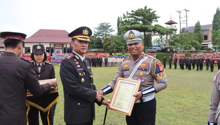 Berhasil Amankan DPO Pelaku Curat, Personel Sat Lantas Polres Lampung Utara Dapat Penghargaan