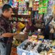 Satgas Pangan Polres Lampung Utara Cek Harga Minyak Kita di Pasar Candimas