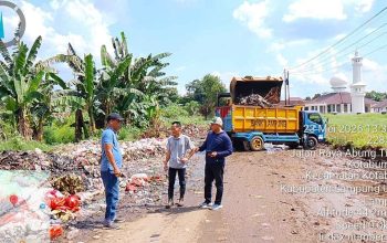DLH Lampung Utara Respon Cepat Keluhan Warga, Kerahkan Alat Berat Bersihkan Tumpukan Sampah di Kotabumi Ilir