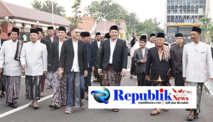 Idul Adha 2026 di Sidoarjo, Bupati Subandi Serahkan Sapi Kurban 800 Kg dan Salurkan Sapi Presiden ke Jabon