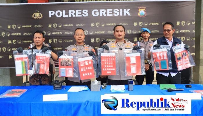 Polres Gresik Bongkar Jaringan Narkoba Amankan 2 Tersangka Pengedar dan 209 Gram Sabu