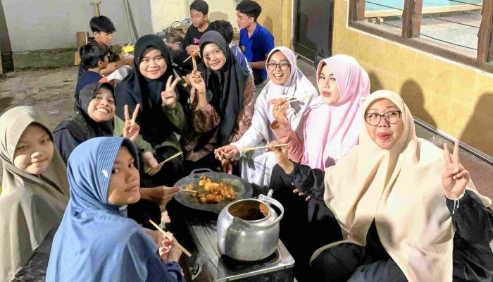 Momen Idul Adha Remaja LDII Rungkut Kidul Ngegrill Bareng Untuk Motivasi Semangat Belajar Agama