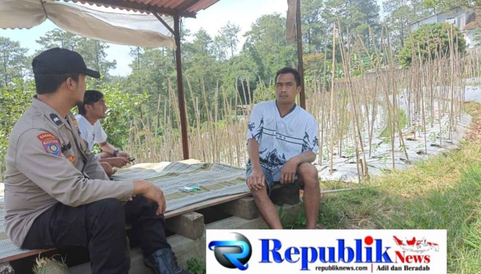 Bhabinkamtibmas Desa Gendro Tinjau Tanaman Cabai