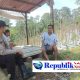 Bhabinkamtibmas Desa Gendro Tinjau Tanaman Cabai