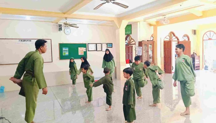 Pesilat ASAD Cilik Rungkut Kidul Gelar Latihan Bersama