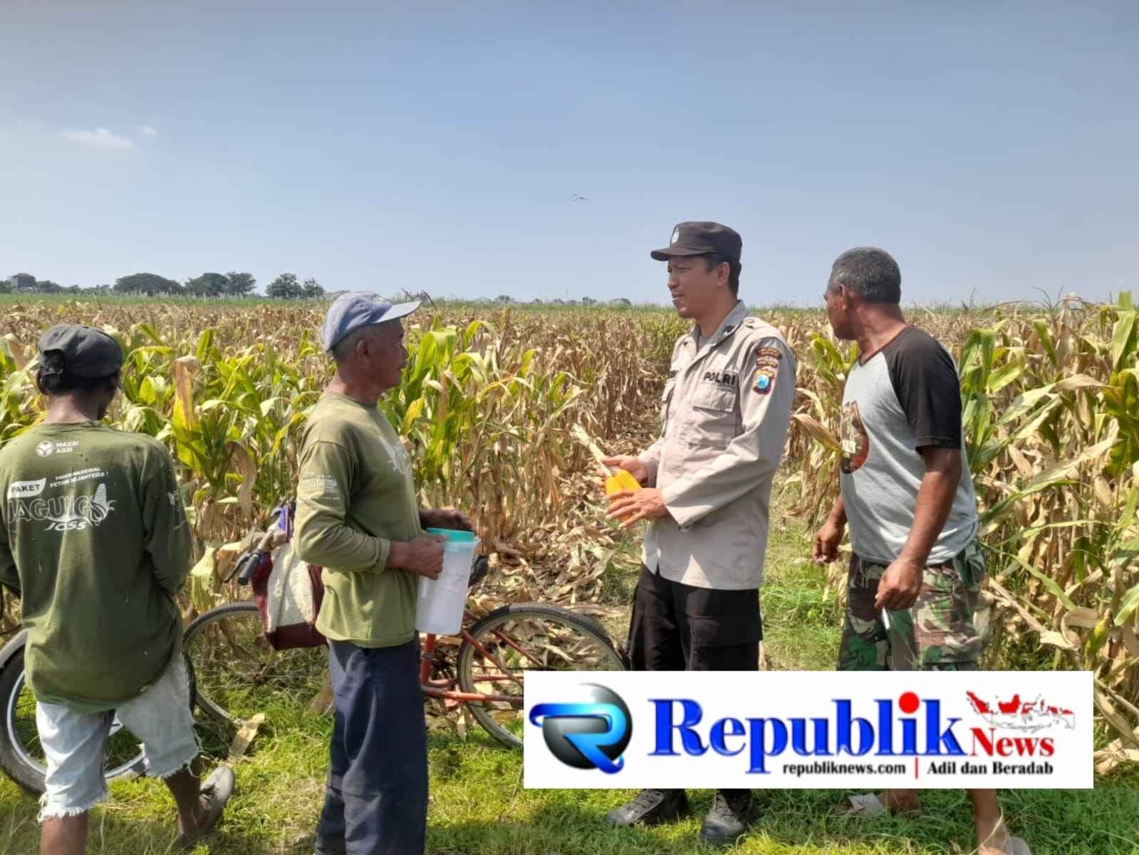 Foto : Kapolsek prambon masifkan bhabinkamtibmas sambang petani