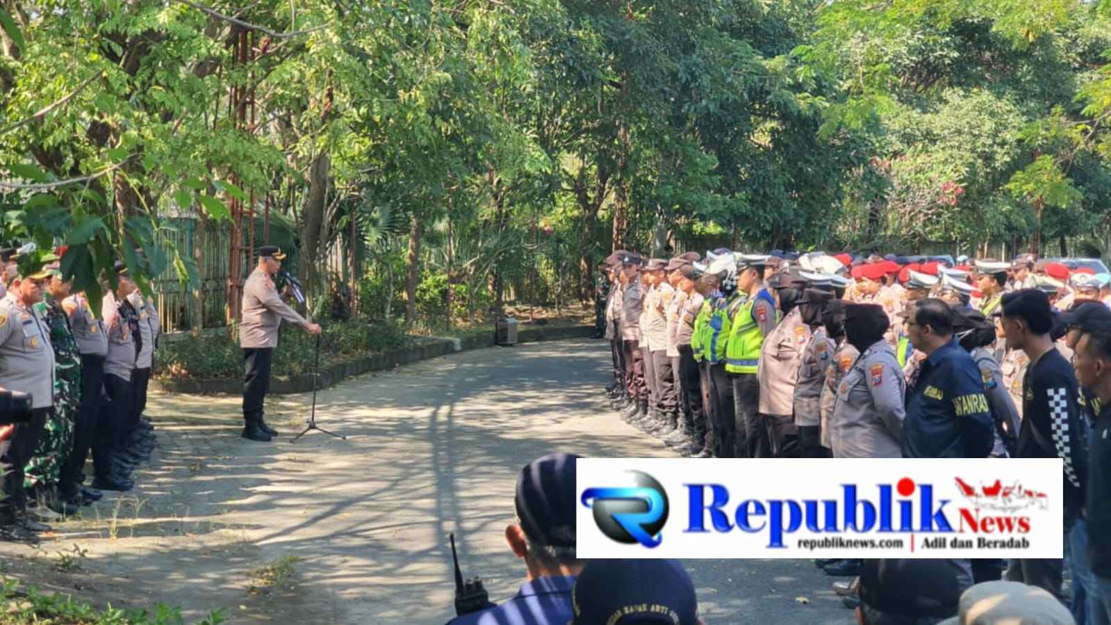 Foto : Polres pelabuhan Tanjung perak libatkan 696 personel kawal pengesahan warga baru PSHT di Surabaya.