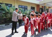 Kapolres Magetan Sambut Hangat 126 Siswa SD Muhammadiyah Sukomoro, Belajar Tentang Profesi Polisi