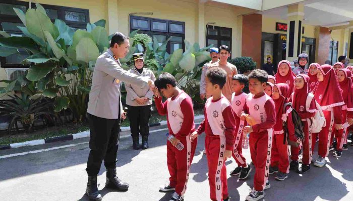 Kapolres Magetan Sambut Hangat 126 Siswa SD Muhammadiyah Sukomoro, Belajar Tentang Profesi Polisi