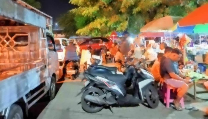 Pengguna Jasa Minta Penataan Lapak Pedagang di Area Parkir Pelabuhan Bitung