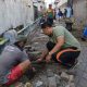 Warga RW 01 Rungkut Tengah Guyub Rukun Kerja Bakti Bersihkan Kampung