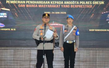 Kapolres Gresik Beri Penghargaan kepada 27 Personel Berprestasi, Pengungkap BBM Ilegal hingga Narkoba