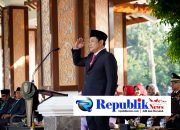 Foto : Bupati Sidoarjo,H.Sibandi menjadi inspektur upacara hari lahir Pancasila.