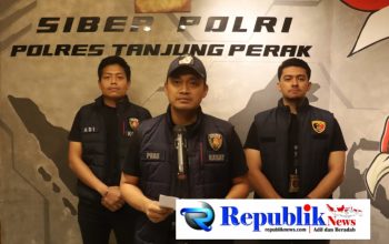 Foto : Polres pelabuhan tanjung perak mengamankan terduga pelaku pemerasan Sopir truk yang viral di medsos.