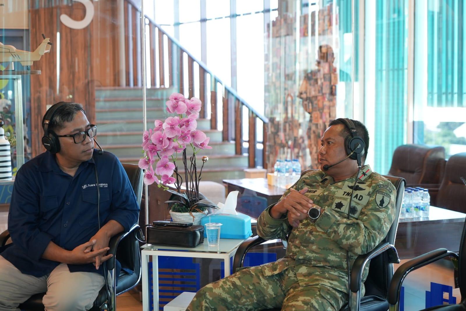 Foto : Danrem 084/BJ Brigjen TNI Kohir saat On Air