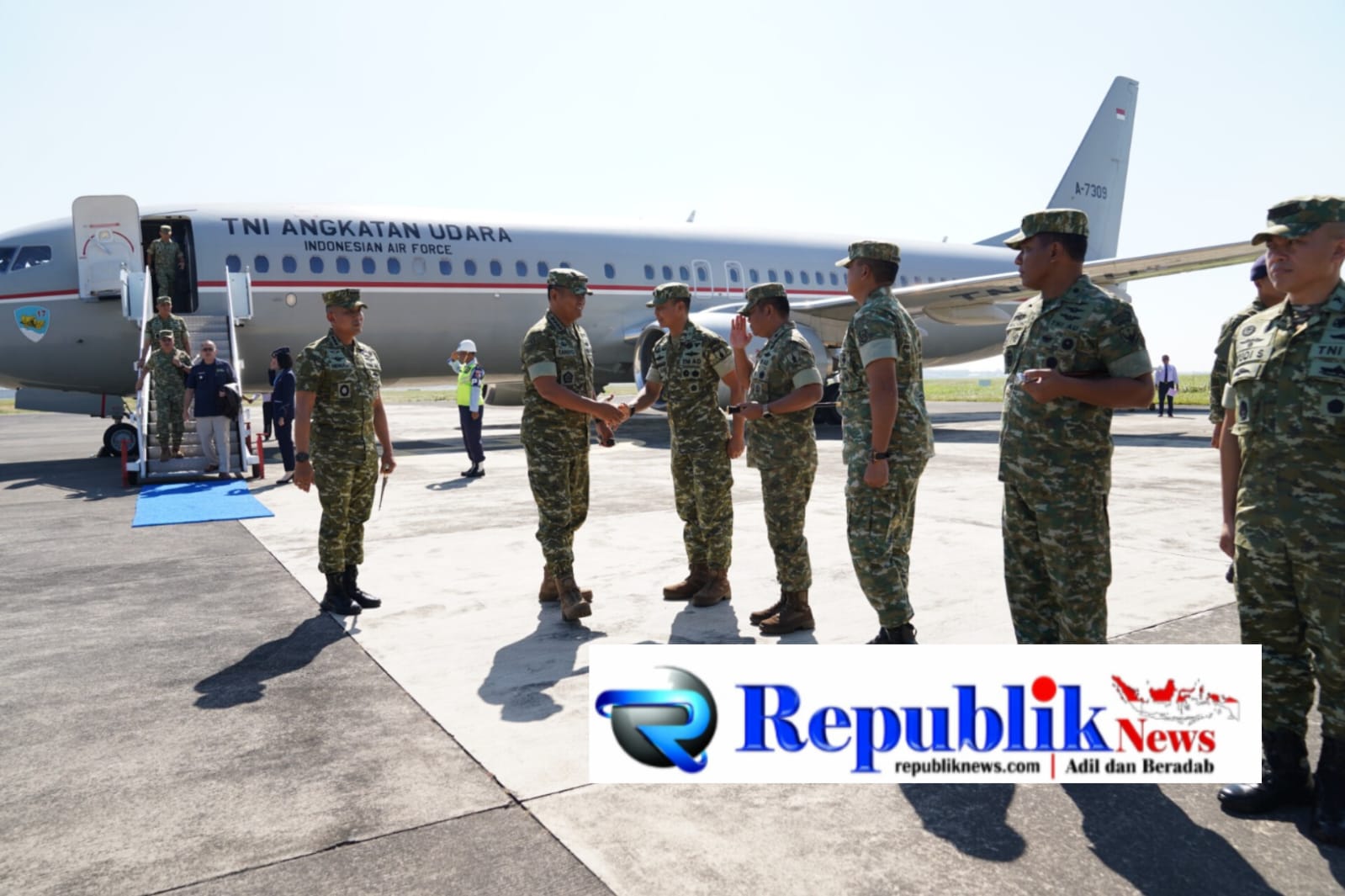 Foto : Danrem sambut Wapang TNI ,Jenderal TNI Tandyo Budi R,di Base Ops Lanudal Juanda.
