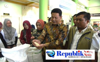 Foto : Bupati Subandi memastikan bantuan pangan untuk 181 ribu tepat sasaran.