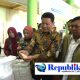Foto : Bupati Subandi memastikan bantuan pangan untuk 181 ribu tepat sasaran.