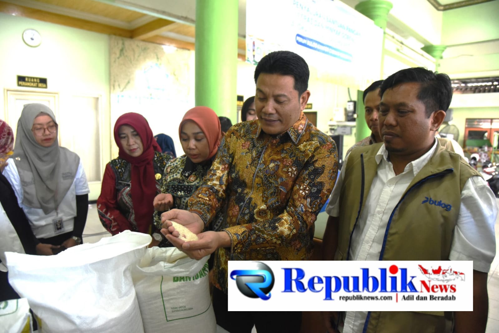 Foto : Bupati Subandi memastikan bantuan pangan untuk 181 ribu tepat sasaran.