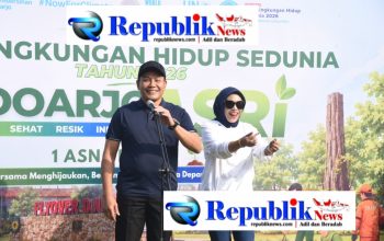 Foto: Bupati dan wakil Bupati Sidoarjo kompak tanam pohon.