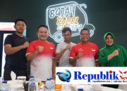 Foto : Danrem 084/BJ Brigjen TNI Kohir mendampingi Kepala Staf Kepresidenan main padel.