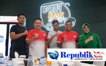 Foto : Danrem 084/BJ Brigjen TNI Kohir mendampingi Kepala Staf Kepresidenan main padel.