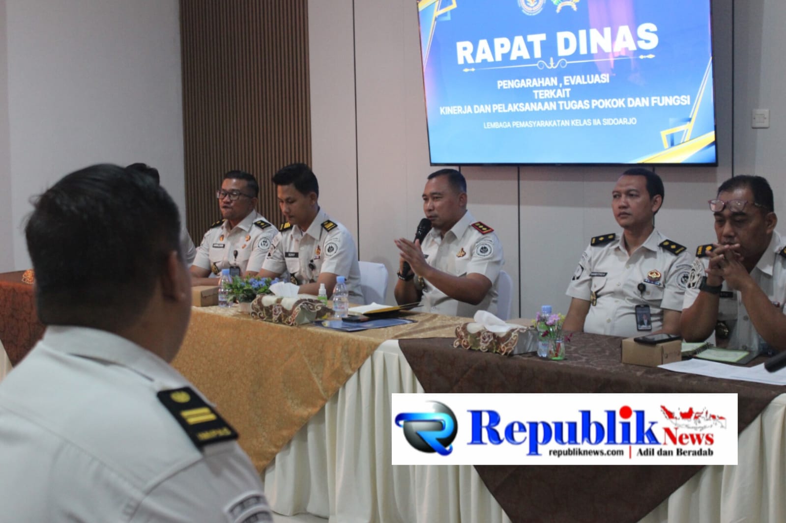 Foto : Kalapas IIA Sidoarjo memimpin rapat.