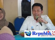 Foto : Bupati Sidoarjo,H.Subandi salurkan bantuan pangan libur 1 Muharram,untuk 934 KPM di Sukodono.