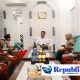 Bawa Buku “Suara dari Masa Depan”, Siswa Alumni MI NU KH Mukmin Sampaikan Harapan untuk Sidoarjo kepada Bupati Subandi