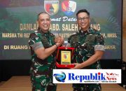 Foto : Pangdam V/ Brawijaya Mayjen TNI Rudi Saladin,M.A.,menerima courtesy call dari Danlanudal Abdul Rahman Saleh Malang,Marsma TNI Reza Sastranegara,S.Sos,M.AP,MNS di ruang Hayam Wuruk Kodam V/Brawijaya.