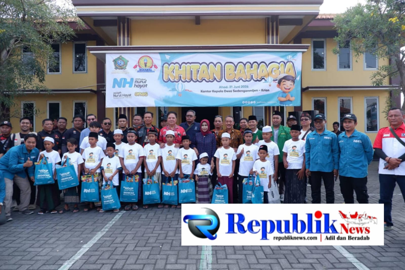 Foto : Wakil Bupati Sidoarjo,Hj.Mimik Idayana menghadiri kegiatan acara Khitan Bahagia Hadirkan Senyum untuk 105 anak.
