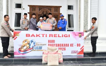 Bakti Religi HUT Bhayangkara Ke-80, Polres Aceh Timur Serahkan 100 Sak Semen untuk Dayah Abu Paya Pasi